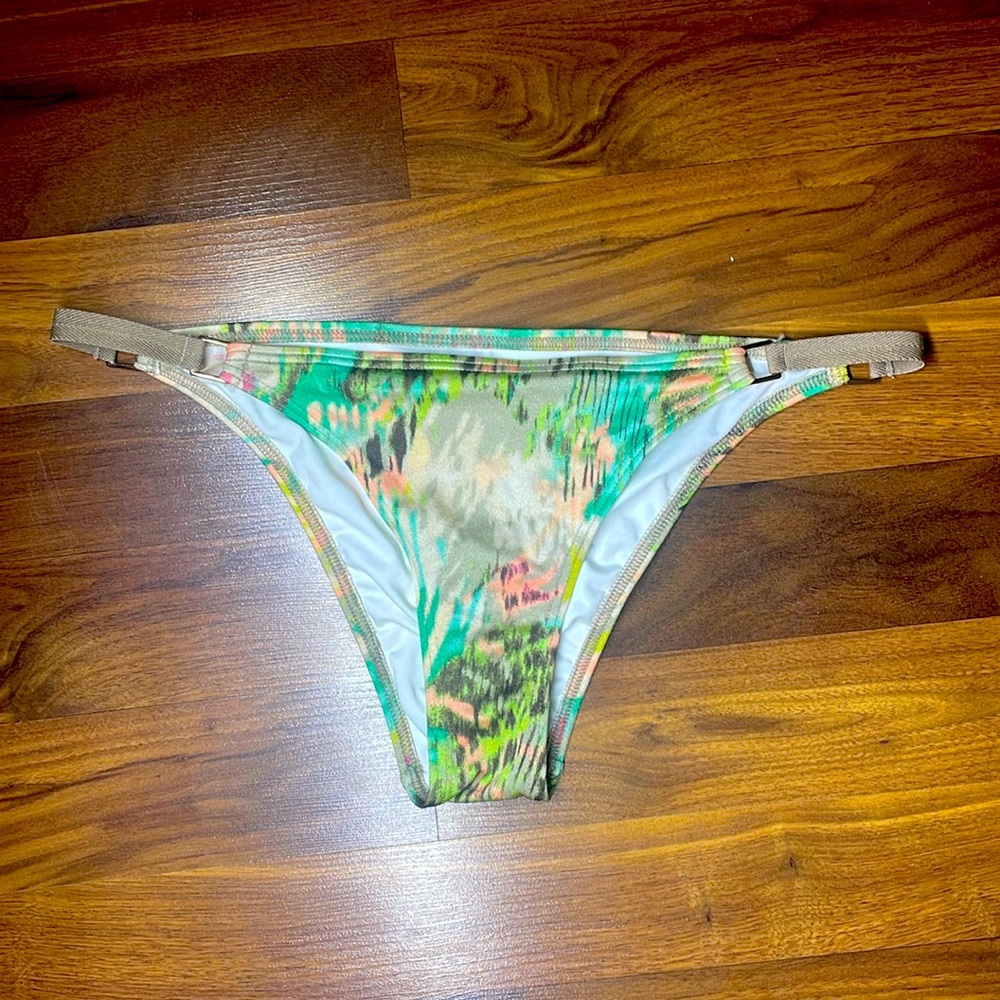 Victoria secret bikini bottoms small